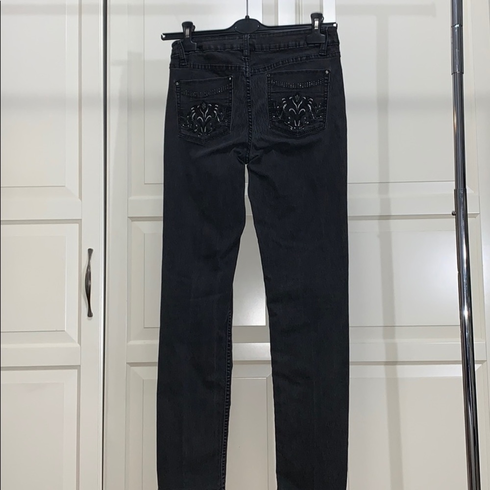 Stonewashed black skinny denim